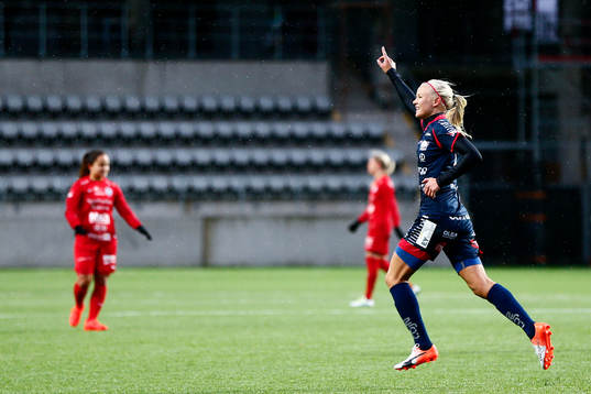 Linköpings Pernille Mosegaard Harder jublar