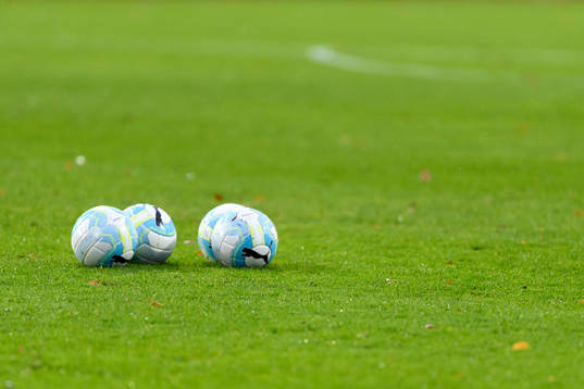Fotbollar före fotbollsmatchen i Superettan mellan