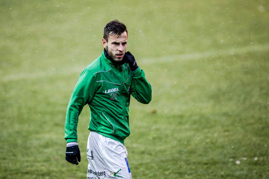 Ljungskiles Admir Bajrovic  värmer upp