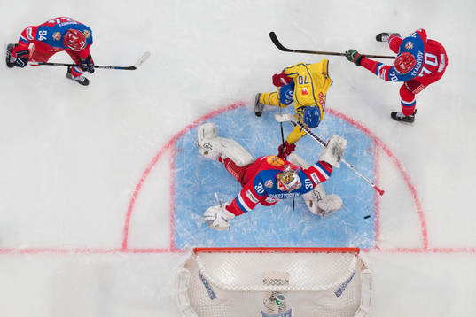 Mario Kempe, SWE, Vladimir Tkachyov, RUS and Igor