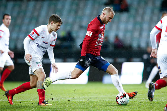 Assyriskas Fredrik Holster och Örgrytes Niklas Klingberg