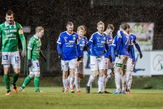 Trelleborgs Magnus Andersson har gjort 1-3 och jublar med