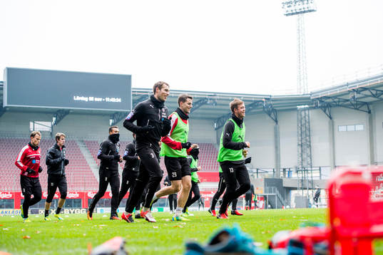Helsingborgs spelare joggar ner