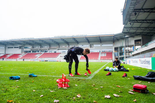 Helsingborgs Andreas Landgren lämnar planen