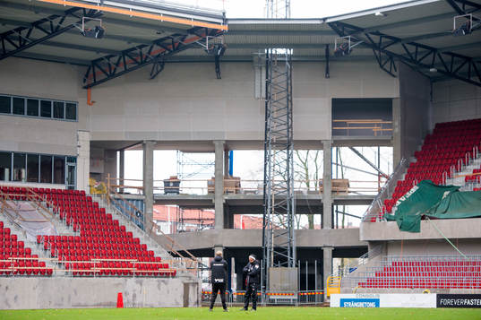 Helsingborgs manager Henrik Larsson och assisterande