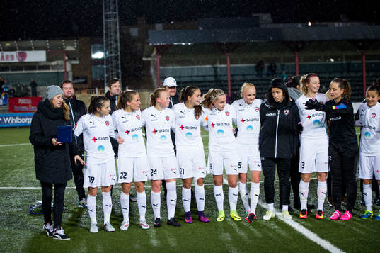 Rosengårds spelare samlas för prisutdelning
