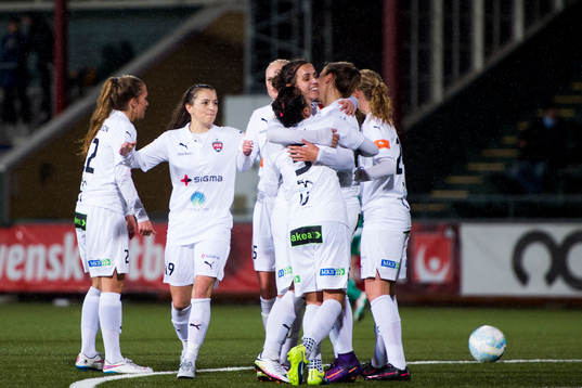 Rosengårds spelare jublar