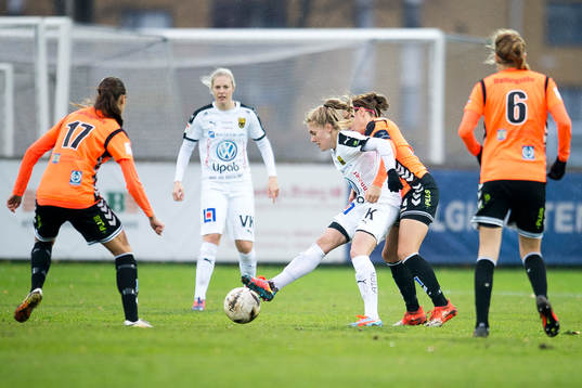 Kristianstads Alice Nilsson trycker Umeås Hanna Sandström