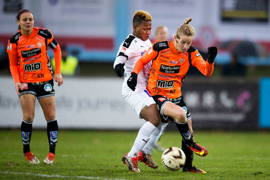 Kristianstads Amanda Edgren och Umeås Rita Chikwelu