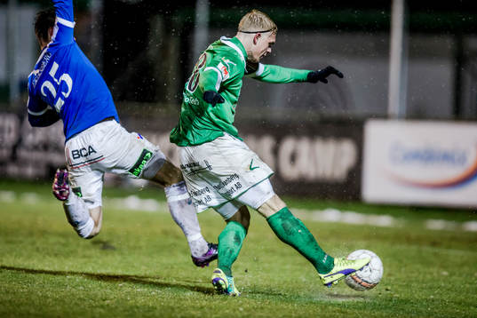 Ljungskiles Linus Tornblad före Trelleborgs Robin Jacobsson