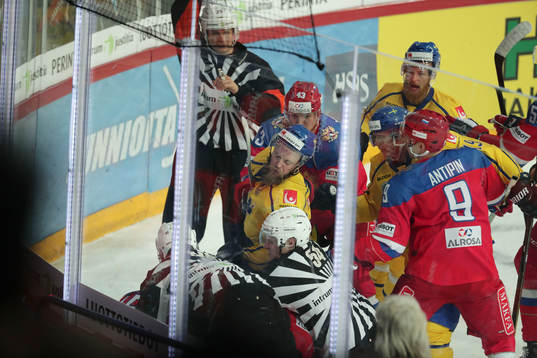 Fredrik Pettersson, SWE and Valery Nichushkin, RUS