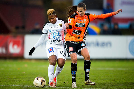 Kristianstads Nellie Karlsson och Umeås Rita Chikwelu
