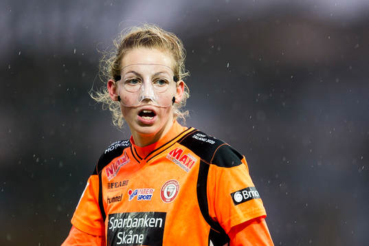 Kristianstads Amanda Edgren med ansiktsmask