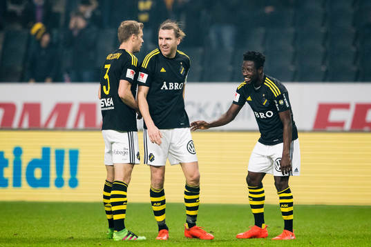 s Per Karlsson och Nils-Eric Johansson jublar