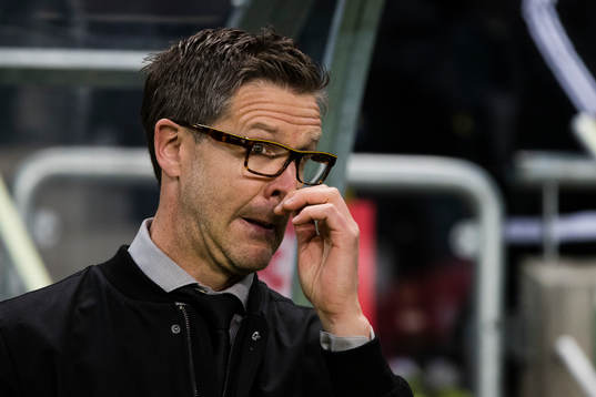 s tränare Rikard Norling innan fotbollsmatchen i