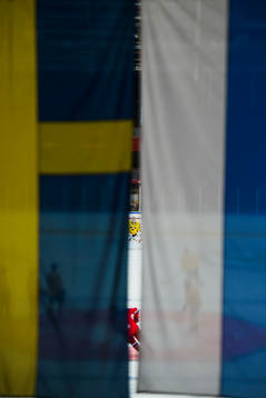 Sveriges målvakt Filip Gustavsson syns mellan Sveriges och