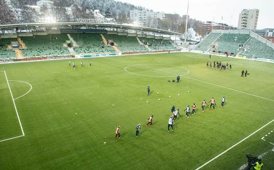 Uppvärmning innan fotbollsmatchen i Allsvenskan mellan