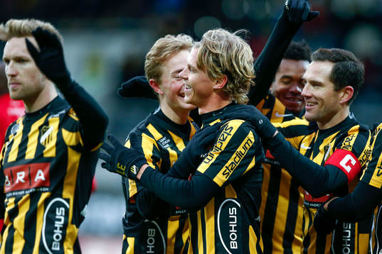 Häckens Rasmus Schuller jublar