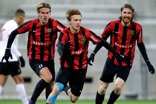 Brommapojkarnas Jakob Ortmark jublar