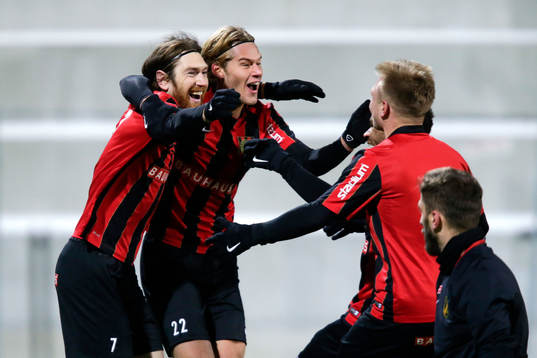 Brommapojkarnas Markus Gustafsson och Felix Beijmo jublar