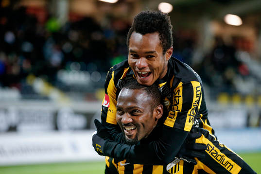 Häckens John Owoeri jublar med Nasiru Mohammed