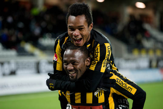 Häckens John Owoeri jublar med Nasiru Mohammed