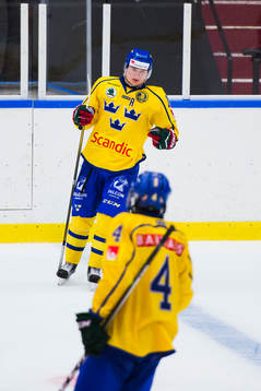 Sveriges Carl Grundström jublar