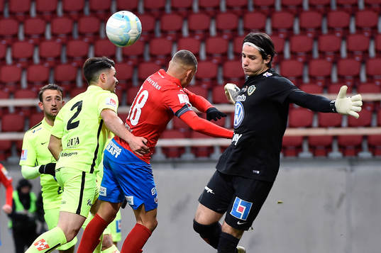 Helsingborgs Jordan Larsson oroar framför Jönköpings
