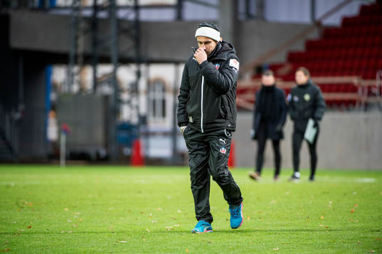 Helsingborgs manager Henrik Larsson deppar