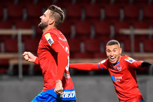 Helsingborgs Mikael Dahlberg och Jordan Larsson jublar