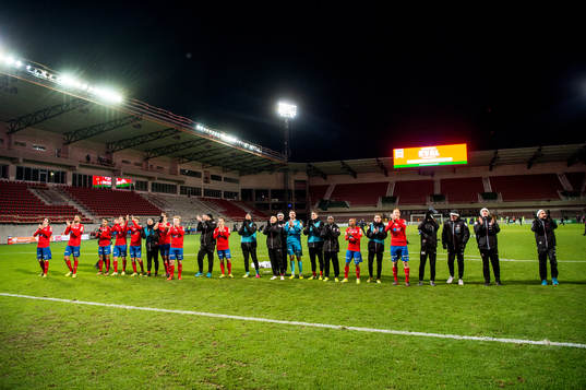 Helsingborgs spelare och ledare jublar