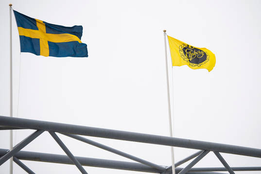 Svenska flaggan och Elfsborgs flagga