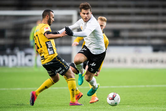 Örebros Astrit Ajdarevic och Elfsborgs Issam Jebali