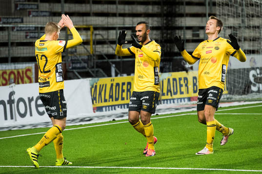 Elfsborgs Issam Jebali (mitt i bild) jublar med Viktor