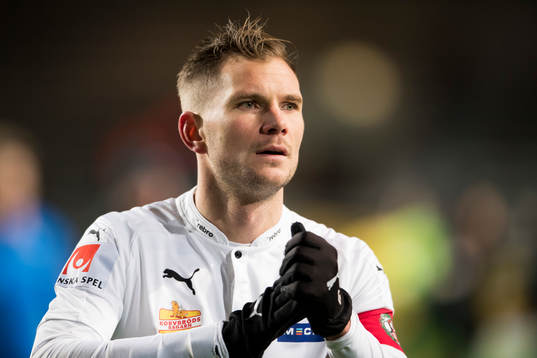 Örebros Robert Åhman Persson tackar supportrarna