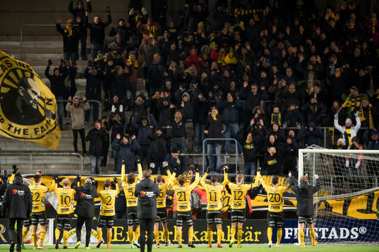 Elfsborgs spelare tackar supportrarna