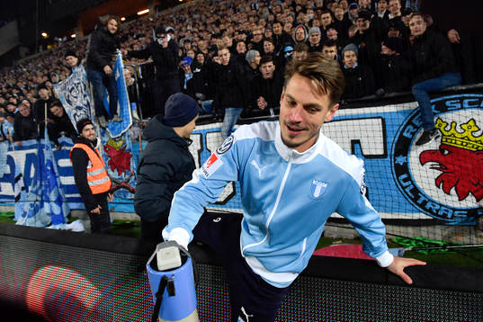 Malmö FFs Markus Rosenberg med en megafon