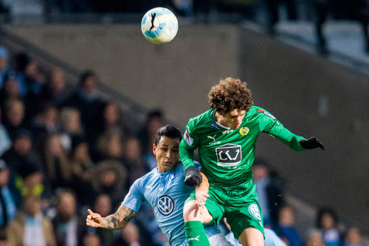 Malmö FFs Yoshimar Yotún och Hammarbys Romulo Cabral