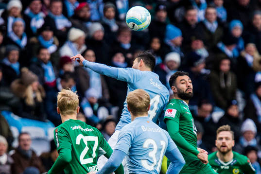 Malmö FFs Behrang Safari i nickduell med Hammarbys Imad