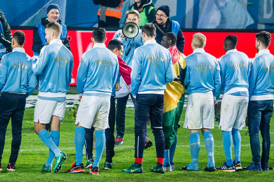 Malmö FFs Markus Rosenberg sjunger i megafon