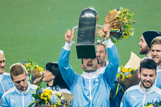 Malmö FFs Behrang Safari höjer pokalen