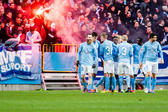 Malmö FFs Jo Inge Berget jublar med lagkamrater