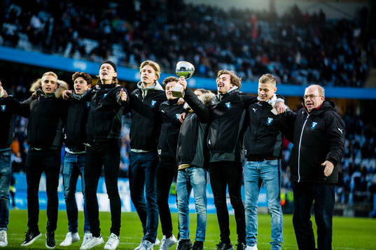 Malmö FFs U19 lag jublar över sin seger i U19 allsvenskan