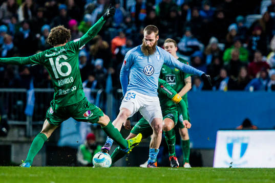 Hammarbys Romulo Cabral Pereira Pinto (ryggen åt kameran)