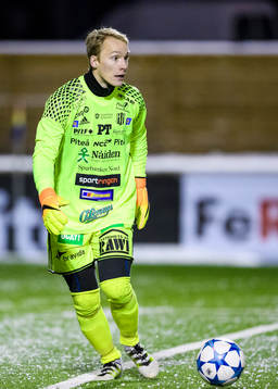 s målvakt Tomas Adell