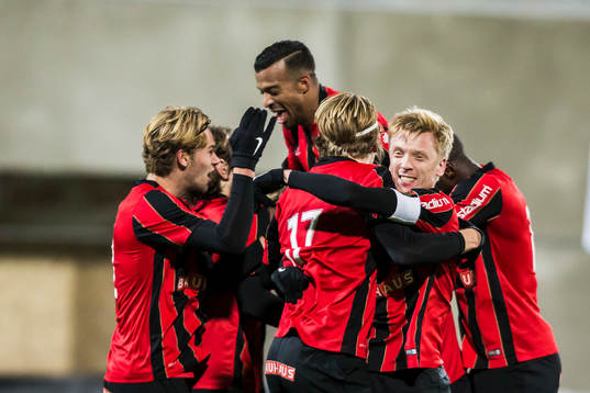 Brommapojkarnas spelare jublar