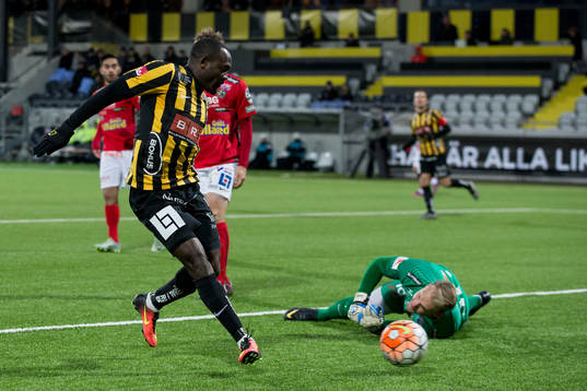Häckens John Owoeri skjuter 6-0