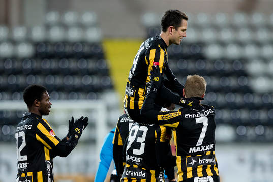 Häckens Martin Ericsson hyllas och lyfts av när han blir