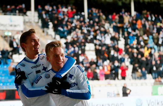 Norrköpings Nicklas Bärkroth jublar med Linus Wahlqvist