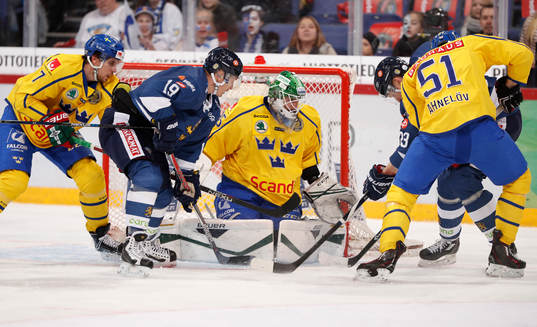 Sweden¥s Henrik Tömmernes, Finland¥s Veli-Matti